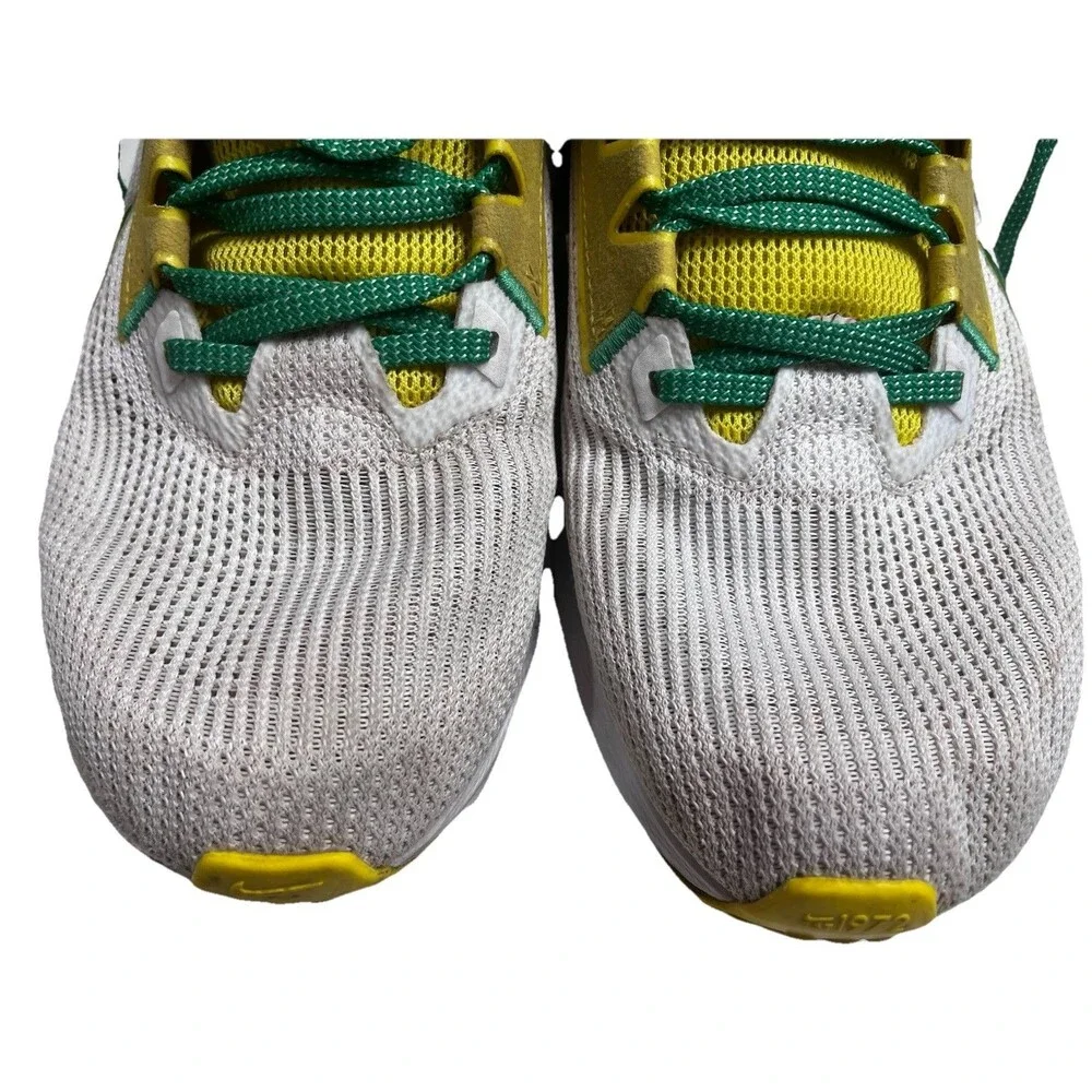 Nike Oregon Ducks Zoom Pegasus 40 Running Shoe White Yellow DZ5979-100 Size US 9